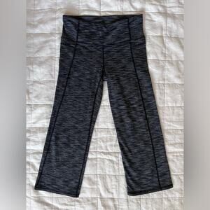 Athleta Energy Power Up Space Dye Grey Athletic Capri Yoga Pants - Small